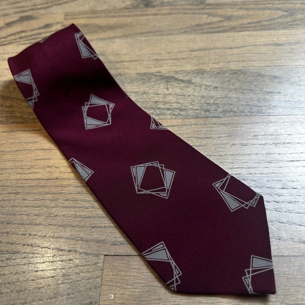 Giorgio Armani Necktie Burgundy Geometric Pattern Made in Italy Men's